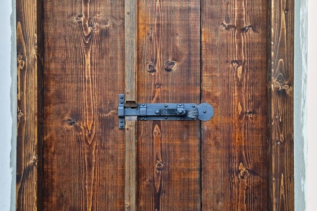 restaurované exteriérové dveře